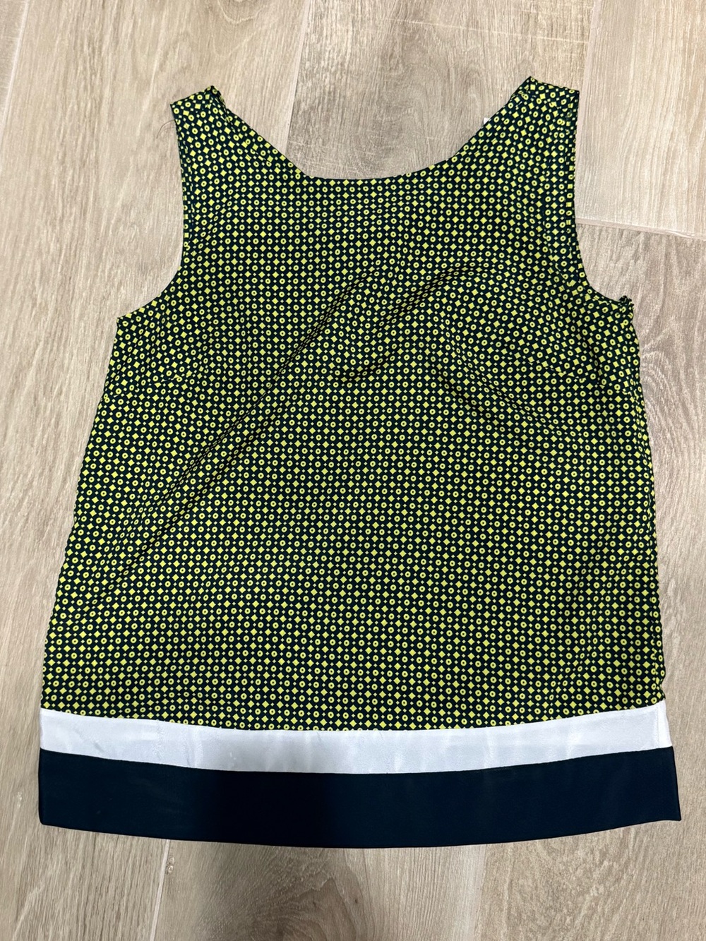 LOFT Sleeveless Yellow Dot Tank with White and Navy Hem